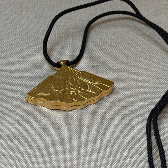 Vintage Celia Sebiri Gold Fan Locket Pendant Necklace on Cord - Picture 10 of 11